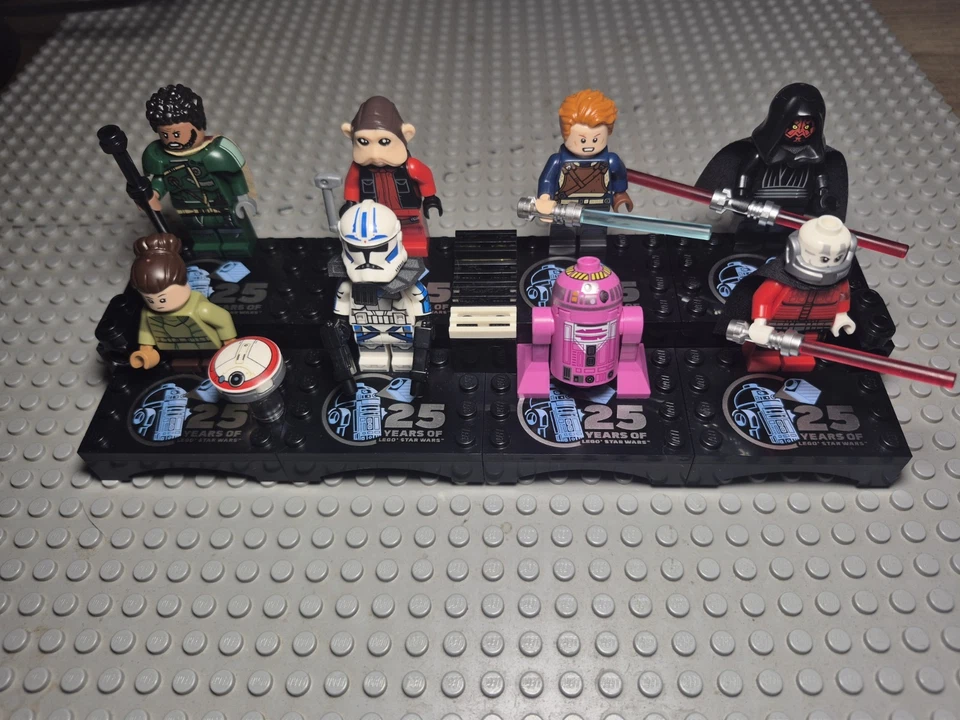 LEGO Star Wars 25 Aniversario Minifiguras Las 8 con Soportes Foto 1 de 4