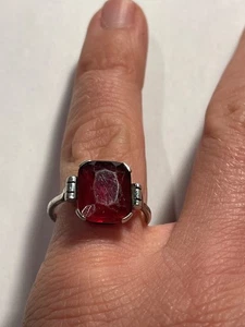 Bijoux Bague en argent poinconnée avec pierre rouge (1-23) - Picture 1 of 8