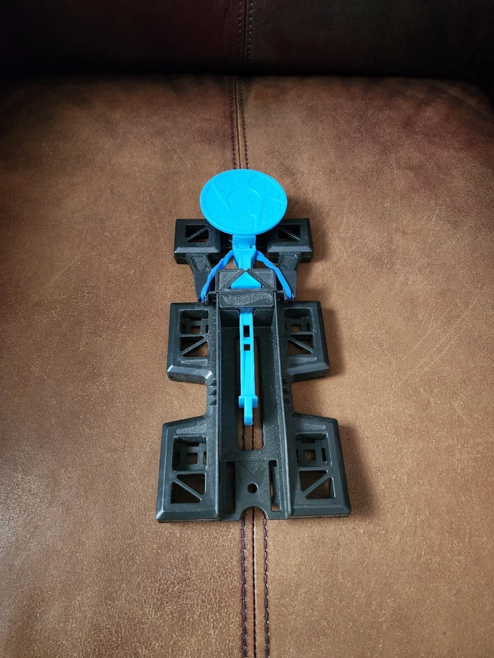 2016 Hot Wheels DLF06 Track Builder Launch It Accessory - Image 1 of 1