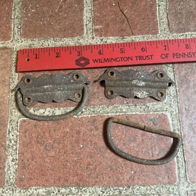 2 alças antigas de porta-malas/puxadores de queda caixa de ferramentas alça D como está - Imagem 1 de 4