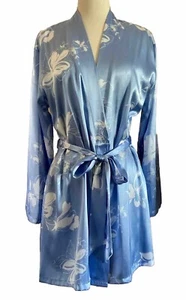 JONES OF NY SHORT ROBE SIZE MED. ALL POLY BLUE W/WHITE FLORAL EXC. - Picture 1 of 14
