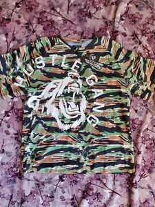 Neu mit Etikett Hustle Gang Herren Camoflage doppelseitiger Druck T-Shirt Herren Größe XL - Bild 1 von 6