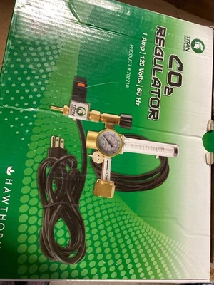 Titan Controls CO₂ Regulator, Fits Titan & Other Controllers, Garden Use - Image 1 of 2