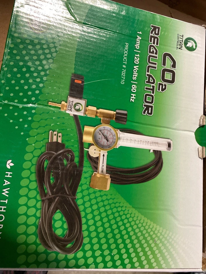 Titan Controls CO₂ Regulator, Fits Titan & Other Controllers, Garden Use - Image 1 of 2