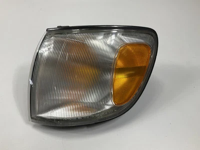 USADO - Lámpara de luz de esquina OEM para conductores izquierdos Toyota Sienna 1998-2000 81520-08010 Foto 1 de 4