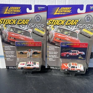 Johnny Lightning Stock Car Legends Lote de 2-Cale Yarborough- 78-84- RARO - Imagen 1 de 9