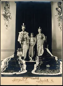 FOTO FIRMADA REY GEORGE VI Y REINA ELIZABETH, PRINCESA ELIZABETH Y MARGARET - Imagen 1 de 5
