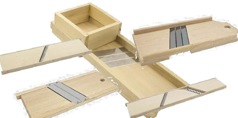 Karottenreibe Gemüsehobel Reiben Gemüseschneider Obstschneider Krauthobel Holz - Bild 1 von 1