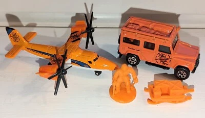 Rare Matchbox Arctic Expedition Land Rover Defender 110 orange Sea Plane Set - Image 1 of 3