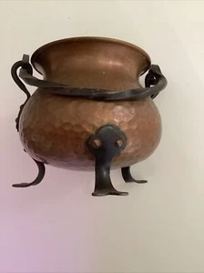 60s Vintage small Patina hammered copper cauldron -3 legs- Preowned - Picture 1 of 4