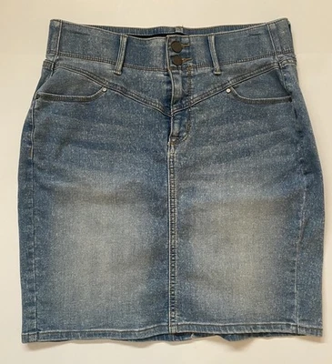 Apt 9 Women’s Blue Denim Skirt w/Pockets Size 10 Pre-Owned - Image 1 of 4
