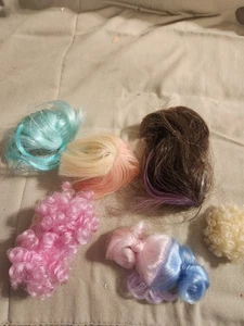 LOL Surprise OMG Puppen Konvolut Spielzeug Haare Perücken Ersatz Zubehör 6 Stück - Bild 1 von 4
