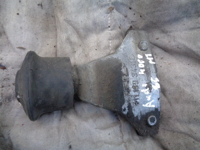 AUDI 4000 1985 1,8 L MT motor soporte delantero soporte montaje con goma OEM Foto 1 de 1