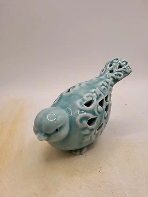 Hermosa estatua de pájaro adorno de jardín - colorida decoración del hogar para jardines Foto 1 de 4