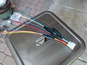 Enchufe arnés Rockford Fosgate Mosfet Power 650 y 300 fusible extendido original nuevo - Imagen 1 de 8