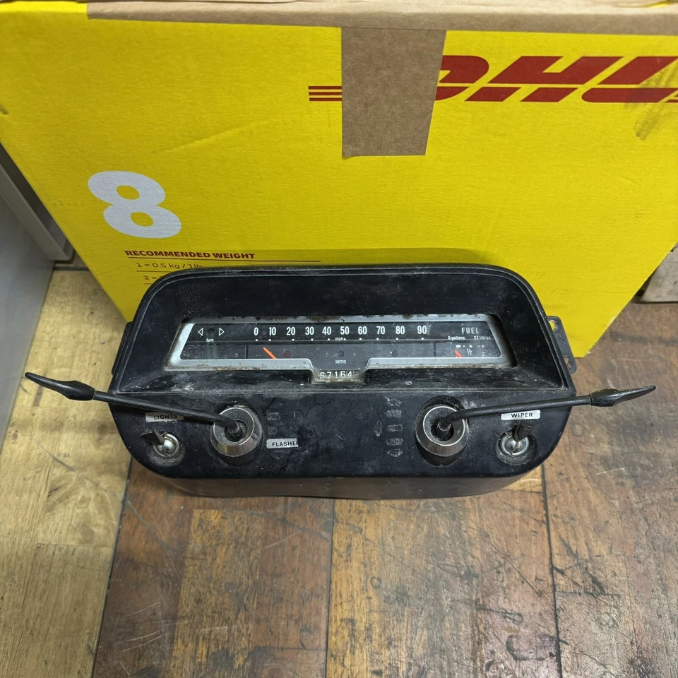 Tablero de instrumentos de gamuza Hillman Imp Singer Foto 1 de 4