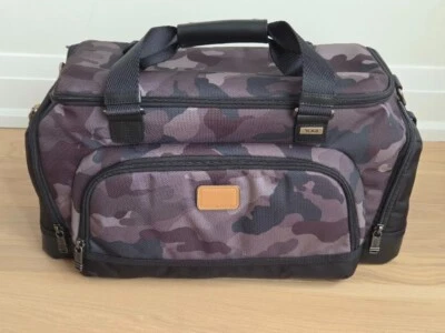 Bolsa Duffle Weekend TUMI Alpha Charge 20" | Nova em folha | Camuflagem balística - Imagem 1 de 4