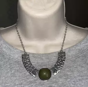 Collar Tribal Babero Martillado Plata Piedra Verde Oliva J CREW NUEVO SIN ETIQUETAS Nuevo 💗239 - Imagen 1 de 3