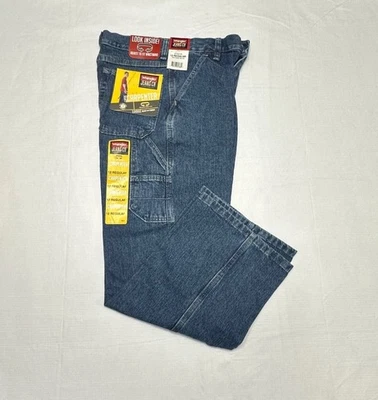 Pantalones de mezclilla o caqui Wrangler cargo, corte bota y carpintero para niños Foto 1 de 4