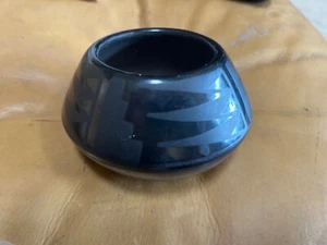 BEAUTIFUL POLISHED & DECORATED BLUE CORN BLACK POT - Picture 1 of 4