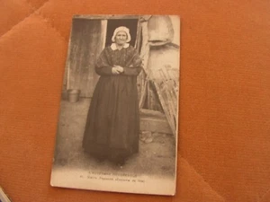 carte postale vers 1900 costume de fete vieille paysanne auvergnate - Picture 1 of 2