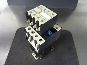 TELEMECANIQUE LP1 D2510 40A 1000V 3P CONTACTOR Bobina - LA4DC1U 24-250V (30890) - Imagen 1 de 9