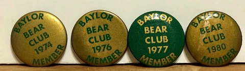 4 Vintage BAYLOR BEARS/BEAR 1974/1976/1977/1980 Bear Club Member PIN/PINBACK Cover