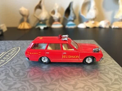  Coches de bolsillo 1974 Tomy Tomica Toyota Cedric Station Wagon Red Fire Chief Foto 1 de 4