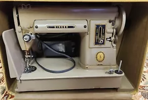 Máquina de coser Singer 301A vintage con pedal, cable de alimentación y estuche de transporte - Imagen 1 de 3