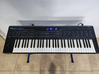 KORG DW-8000 SYNTHESIZER 1985 WITH EXTRAS - Image 1 of 4