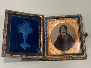 Daguerreotype lacquer book case woman in mourning 6th plate painted flowers MOP - Picture 1 of 3