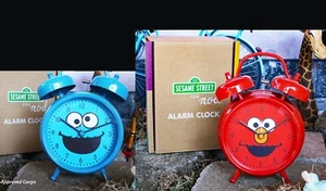 RELOJ DESPERTADOR PARA NIÑOS CRATE & BARREL DE SESAME STREET - NUEVO EN CAJA - ¡DESPERTAR A AMIGOS! - Imagen 1 de 16