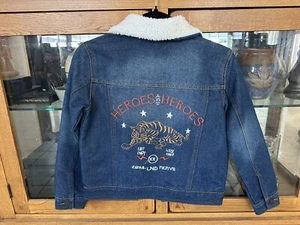 NWT EPIC THREADS JEAN DENIM EMBROIDERED TIGER HEROES VS. HEROES SHERPA COLLAR SM - Picture 1 of 5