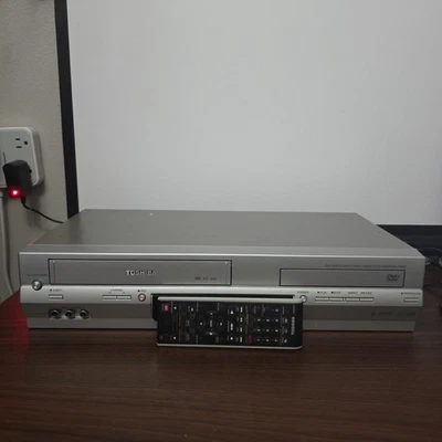 Toshiba SD-KV550SU DVD/VCR VHS  Player Combo Unit WORKING w/ Remote! - Image 1 of 4