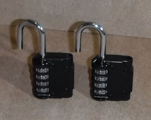 2x Pack 4-stelliges Zahlen-Vorhängeschloss für Schule Fitnessstudio Spind schwarze Farbe GEBRAUCHT - Bild 1 von 3
