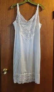Vintage VANITY FAIR Women’s Full Slip Bust 36" White Satin Nylon w/Lace 1970s - Bild 1 von 9