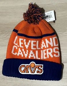 CAPPELLO RETRÒ LEVELAND CAVALIERS 46 MARCA INVERNALE POM LEGNO DURO NUOVO CON ETICHETTE LEBRON JAMES - Foto 1 di 2