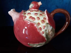 TEIERA ROSSA A FORMA DI MELOGRANO CON COPERCHIO E MANICO - NUOVISSIMA! - Foto 1 di 5