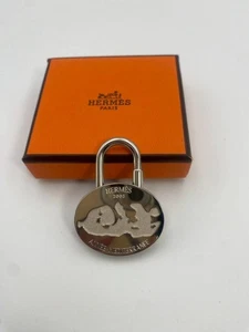 Hermes 2003 Annee Mediterranee Lucchetto Cadena Metallo Argento Unisex Con Scatola - Foto 1 di 6