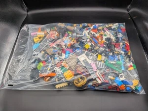 Grande lotto assortito di pezzi misti LEGO e accessori mattoncini misti 3 libbre 11 oz - Foto 1 di 9