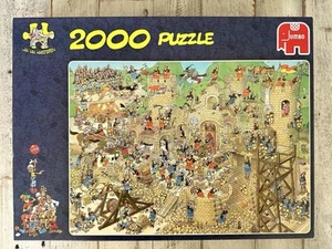 Jan Van Haasteren CASTLE CONFLICT 2000 pc Jigsaw Puzzle JVH Comic #17221 2012 - Picture 1 of 4