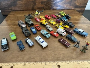 Lote de micro máquinas Hot Wheels y otras de colección con otros mini vehículos - Imagen 1 de 12