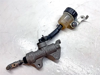 Главный цилиндр заднего тормоза 2006 Yamaha YZF R6 — 2C02583V0100 - Изображение 1 из 4