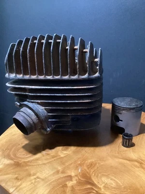 Honda MT 125 1974 1975 OEM cilindro, pistón y culata Foto 1 de 4