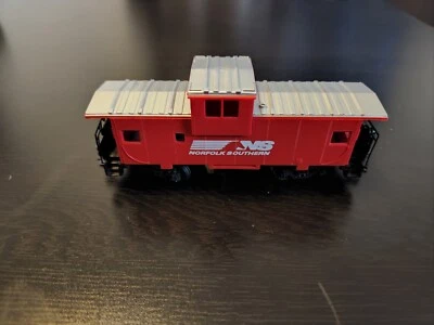 Bachmann Train Caboose, HO "Norfolk Southern" - Image 1 of 4