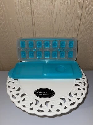 Tupperware "Fresh 'n Pure" Blue Ice Cube Tray w/Seal & Flexible Silicone Bottom - Image 1 of 3