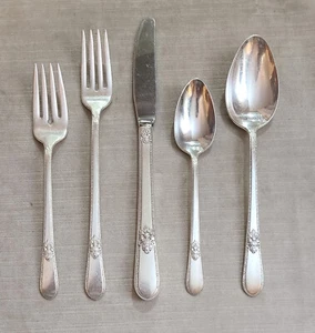 5-Pc. Grille Place Setting Adoration Silverplate 1847 Rogers Bros. International - Picture 1 of 3