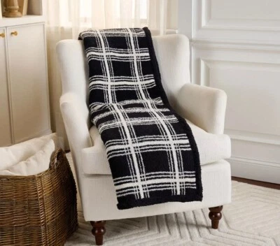 60" x 70" Pluma Tejida y Sherpa Tiro a Cuadros con Bolso de Kim Gravel NEGRO H466183 Foto 1 de 3