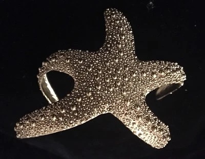 Brazalete con textura de estrella de mar chapado en oro - muy hermoso y diferente Foto 1 de 4