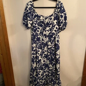 NWT BloomChic Blue & White Floral Ruched Bodice Puff Sleeve Dress Size 12 - Picture 1 of 9